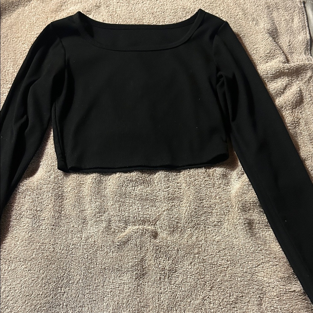 Black long sleeve crop top